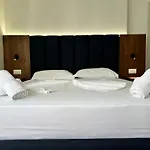 アパートホテル Eval Sarandë