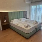 Eval Apartahotel