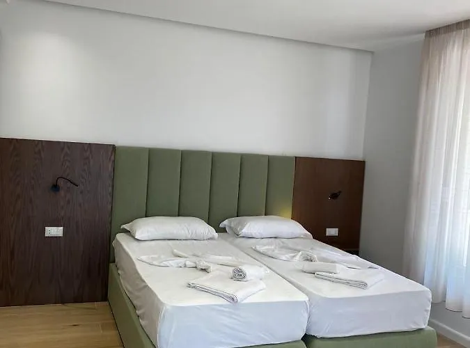 アパートホテル Eval Sarandë