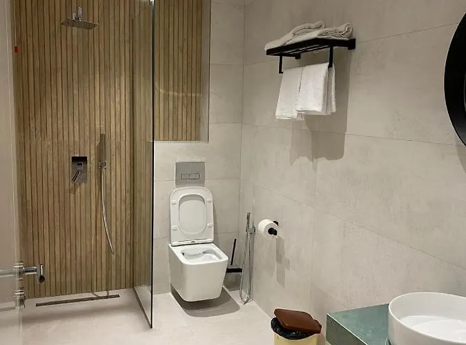 Eval アパートホテル