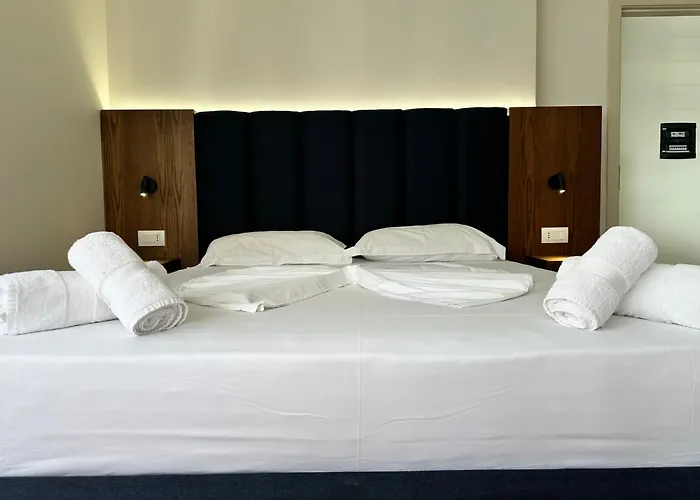 アパートホテル Eval Sarandë