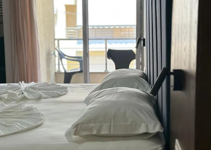 Eval アパートホテル