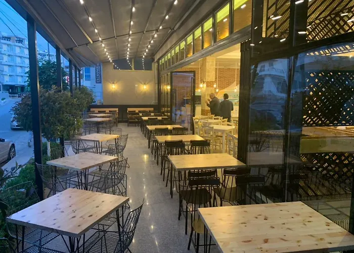 アパートホテル Eval Sarandë