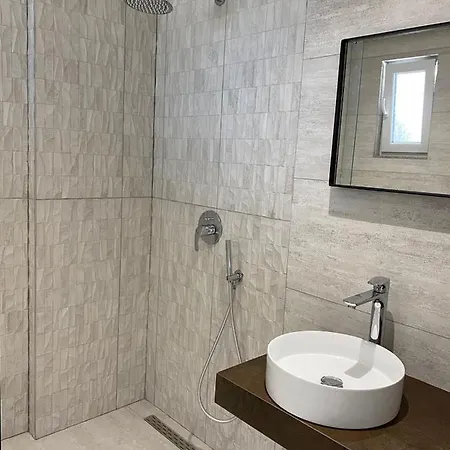 Eval アパートホテル Sarandë